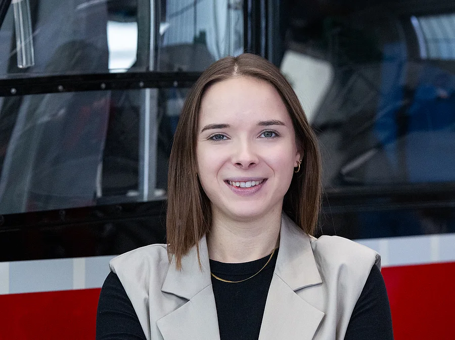 Portraitaufnahme von Nina Pätzold, HR-Ansprechpartnerin für Studierende bei der DRF Luftrettung