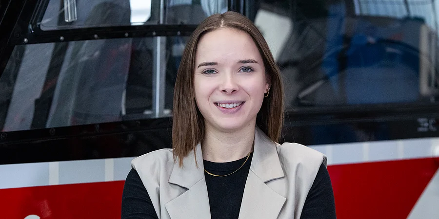 Portraitaufnahme von Nina Pätzold, HR-Ansprechpartnerin für Studierende bei der DRF Luftrettung